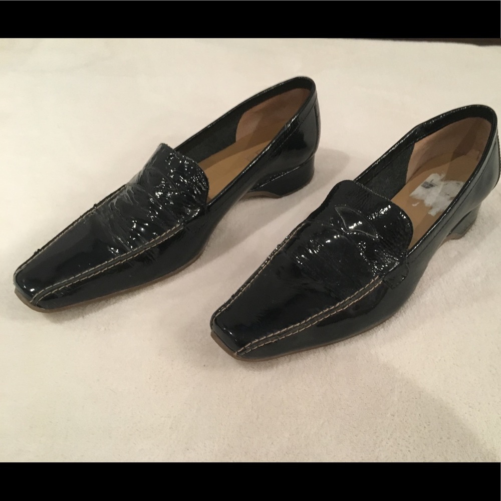 Shiny Black pointy toed slide on shoes